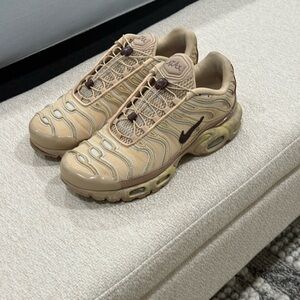 Nike Air Max Plus Pre-Owned